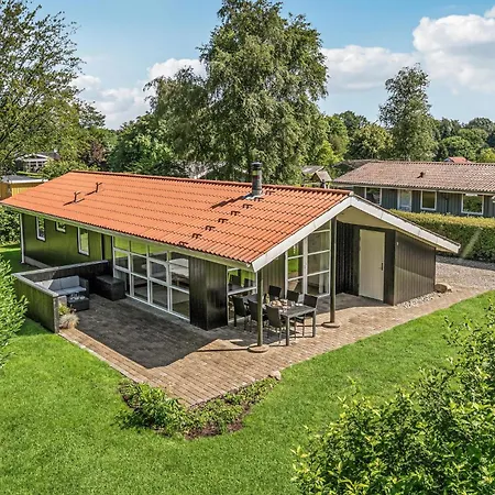 Beautiful Home In Hejls With Wifi