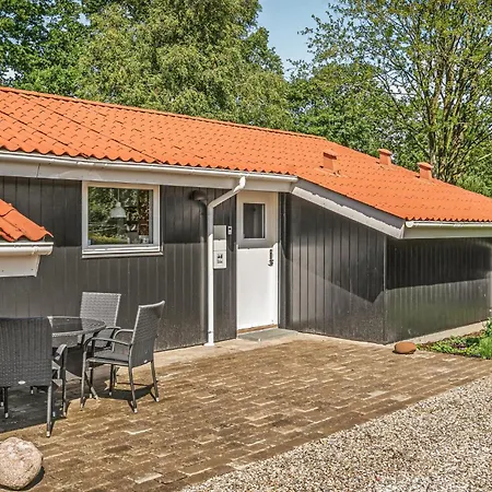 Semesterbostad Beautiful Home In Hejls With Wifi *
